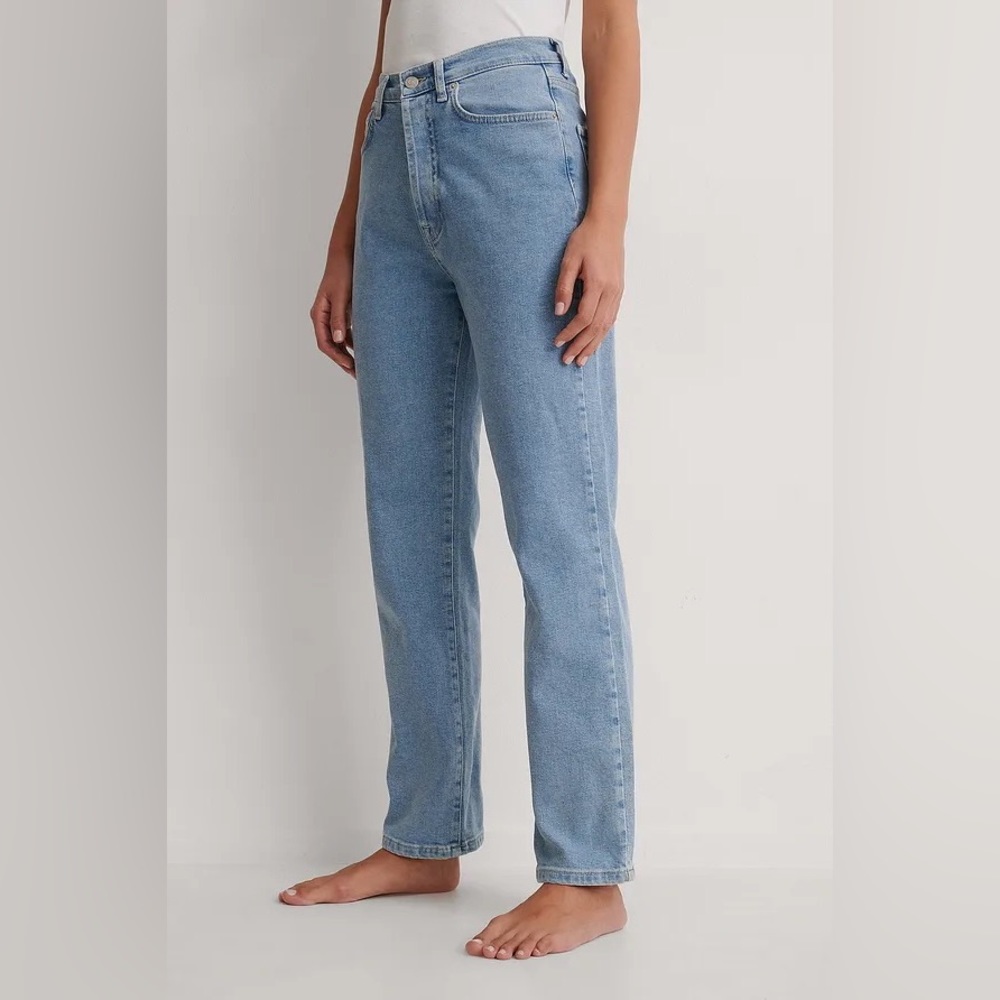 NA-KD Straight High Waist Jeans in Light Blue
